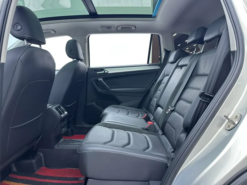 Volkswagen Tiguan L 2020 330TSI Automatic two-wheel drive panoramic comfort version Country VI interior photo 7 Volkswagen Tiguan L 2020 330TSI Automatic two-wheel drive panoramic comfort version Country VI interior photo 7