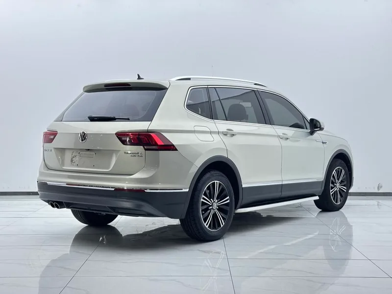 Volkswagen Tiguan L 2020 330TSI Automatic two-wheel drive panoramic comfort version Country VI interior photo 8 Volkswagen Tiguan L 2020 330TSI Automatic two-wheel drive panoramic comfort version Country VI interior photo 8