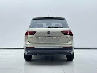 Volkswagen Tiguan L 2020 330TSI Automatic two-wheel drive panoramic comfort version Country VI interior photo 9 Volkswagen Tiguan L 2020 330TSI Automatic two-wheel drive panoramic comfort version Country VI interior photo 9