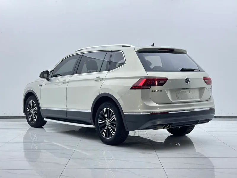 Volkswagen Tiguan L 2020 330TSI Automatic two-wheel drive panoramic comfort version Country VI interior photo 10 Volkswagen Tiguan L 2020 330TSI Automatic two-wheel drive panoramic comfort version Country VI interior photo 10