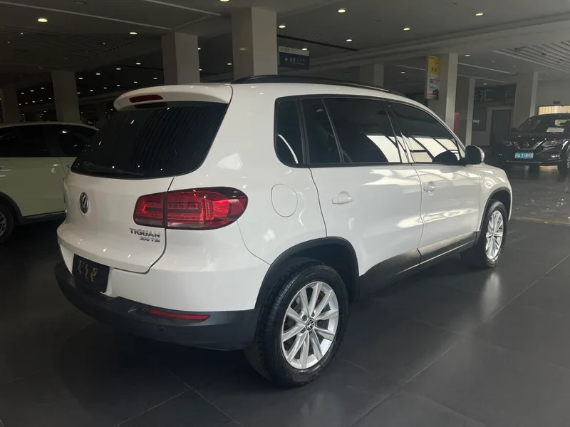 Volkswagen Tiguan 2017 300TSI Automatic Two-Drive Silk Road Comfort Edition interior photo 10 Volkswagen Tiguan 2017 300TSI Automatic Two-Drive Silk Road Comfort Edition interior photo 10
