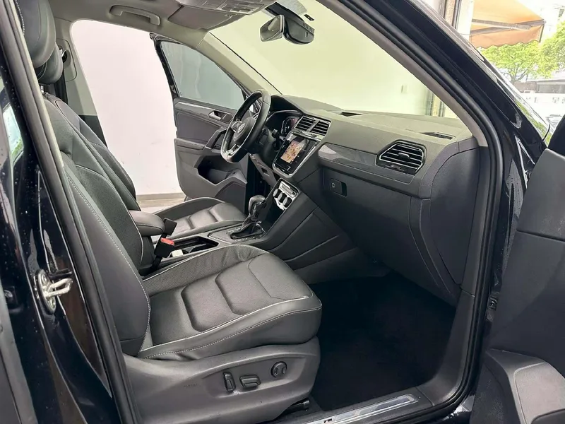 Volkswagen Tiguan L 2019 330TSI Automatic two-wheel drive R-Line Flagship Edition China V exterior photo 4 Volkswagen Tiguan L 2019 330TSI Automatic two-wheel drive R-Line Flagship Edition China V exterior photo 4