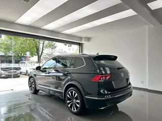 Volkswagen Tiguan L 2019 330TSI Automatic two-wheel drive R-Line Flagship Edition China V interior photo 7 Volkswagen Tiguan L 2019 330TSI Automatic two-wheel drive R-Line Flagship Edition China V interior photo 7