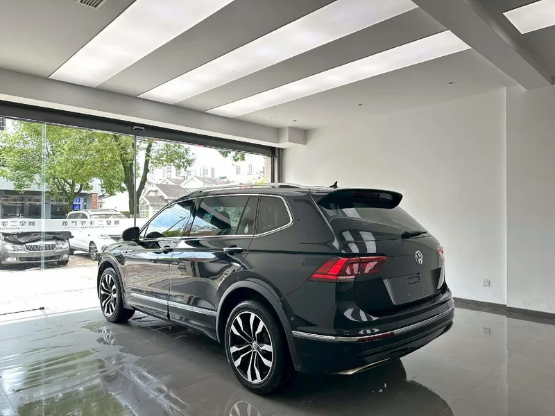 Volkswagen Tiguan L 2019 330TSI Automatic two-wheel drive R-Line Flagship Edition China V interior photo 7 Volkswagen Tiguan L 2019 330TSI Automatic two-wheel drive R-Line Flagship Edition China V interior photo 7