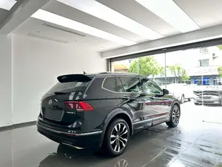 Volkswagen Tiguan L 2019 330TSI Automatic two-wheel drive R-Line Flagship Edition China V interior photo 9 Volkswagen Tiguan L 2019 330TSI Automatic two-wheel drive R-Line Flagship Edition China V interior photo 9