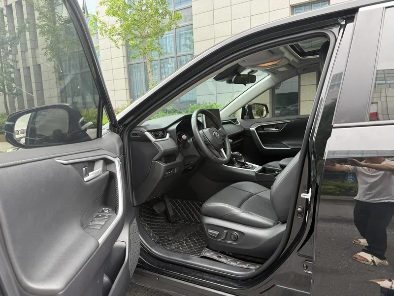 Toyota Wildlander 2022 2.0L Two-Drive Knight Edition interior photo 6 Toyota Wildlander 2022 2.0L Two-Drive Knight Edition interior photo 6