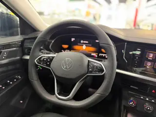Volkswagen Passat 2022 280TSI Business Edition interior photo 9 Volkswagen Passat 2022 280TSI Business Edition interior photo 9