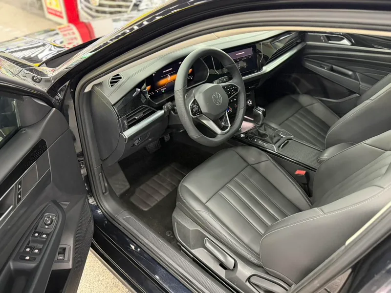 Volkswagen Passat 2022 280TSI Business Edition interior photo 11 Volkswagen Passat 2022 280TSI Business Edition interior photo 11