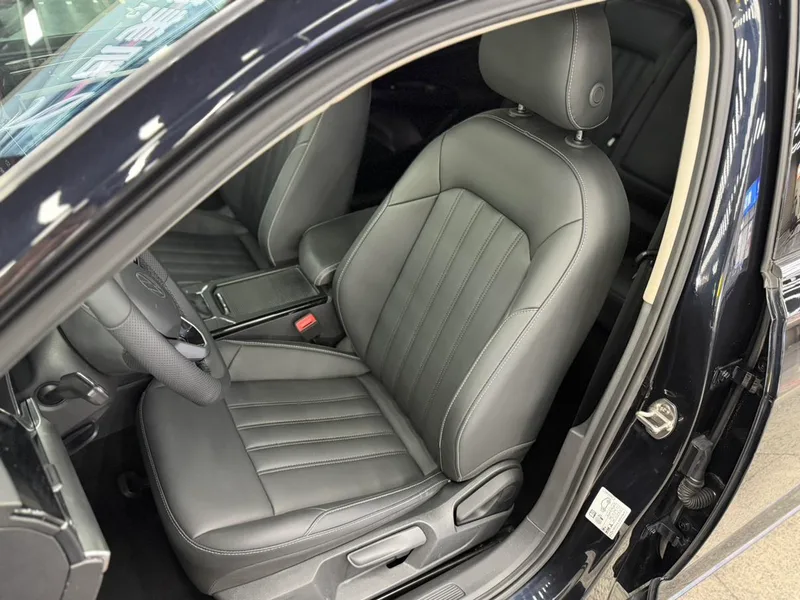 Volkswagen Passat 2022 280TSI Business Edition interior photo 12 Volkswagen Passat 2022 280TSI Business Edition interior photo 12