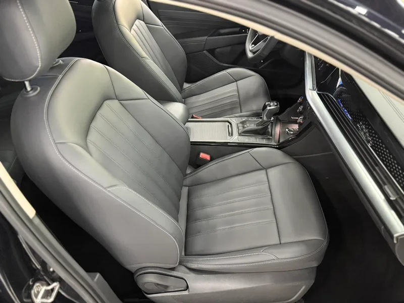 Volkswagen Passat 2022 280TSI Business Edition interior photo 13 Volkswagen Passat 2022 280TSI Business Edition interior photo 13