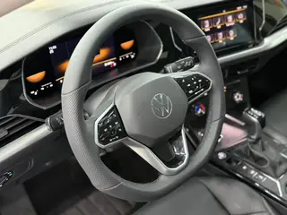 Volkswagen Passat 2022 280TSI Business Edition interior photo 14 Volkswagen Passat 2022 280TSI Business Edition interior photo 14