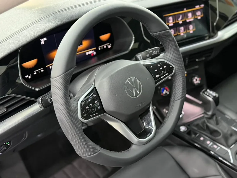 Volkswagen Passat 2022 280TSI Business Edition interior photo 14 Volkswagen Passat 2022 280TSI Business Edition interior photo 14