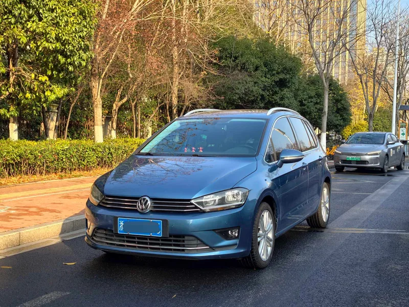 Volkswagen Golf Sportsvan 2016 230TSI Automatic Luxury Model exterior photo 1 Volkswagen Golf Sportsvan 2016 230TSI Automatic Luxury Model exterior photo 1