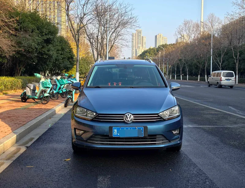 Volkswagen Golf Sportsvan 2016 230TSI Automatic Luxury Model exterior photo 2 Volkswagen Golf Sportsvan 2016 230TSI Automatic Luxury Model exterior photo 2