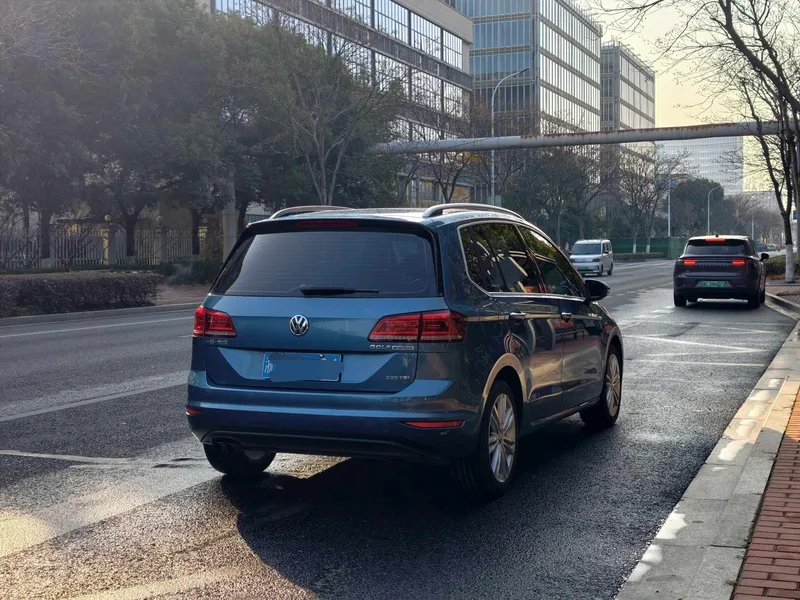 Volkswagen Golf Sportsvan 2016 230TSI Automatic Luxury Model exterior photo 6 Volkswagen Golf Sportsvan 2016 230TSI Automatic Luxury Model exterior photo 6