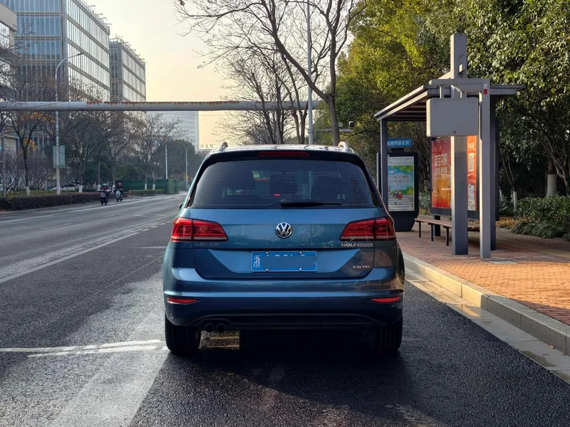 Volkswagen Golf Sportsvan 2016 230TSI Automatic Luxury Model exterior photo 7 Volkswagen Golf Sportsvan 2016 230TSI Automatic Luxury Model exterior photo 7