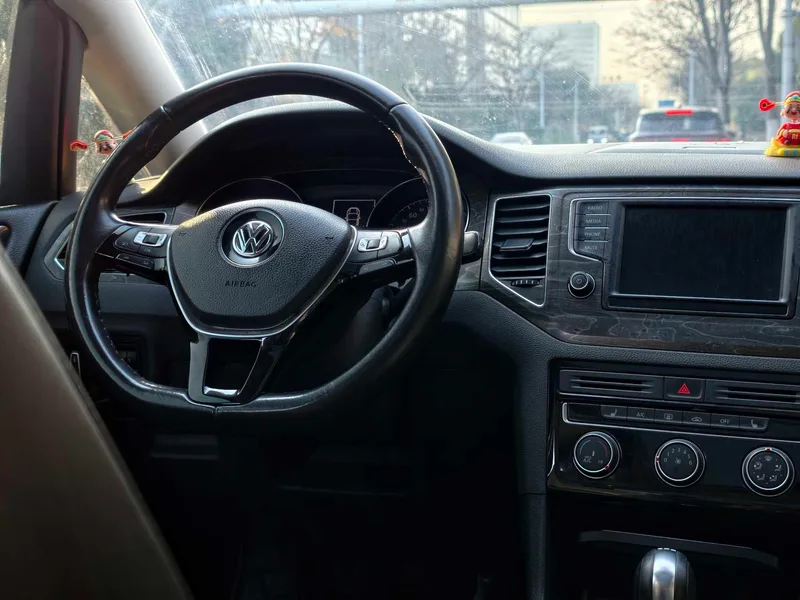 Volkswagen Golf Sportsvan 2016 230TSI Automatic Luxury Model interior photo 13 Volkswagen Golf Sportsvan 2016 230TSI Automatic Luxury Model interior photo 13