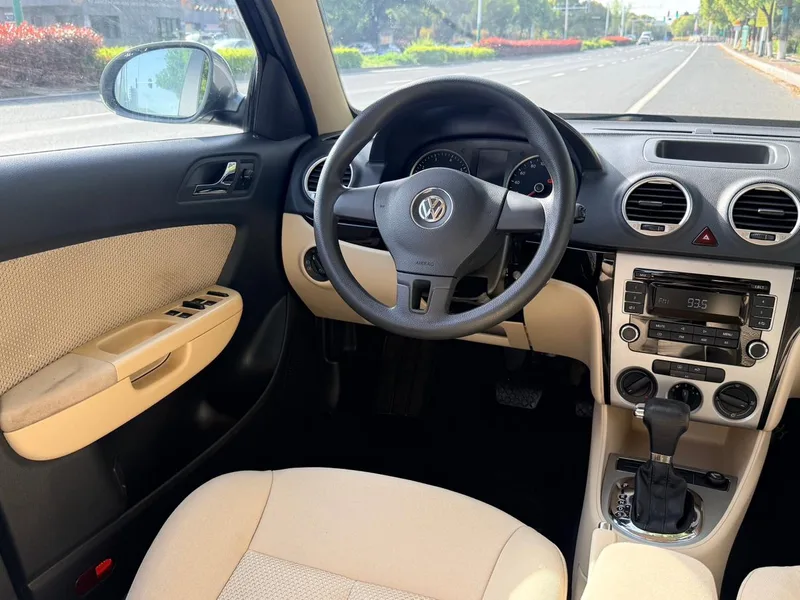 Volkswagen Lavida 2011 1.6L Automatic product version exterior photo 9 Volkswagen Lavida 2011 1.6L Automatic product version exterior photo 9