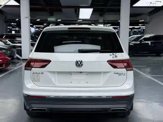Volkswagen Tiguan L 2019 380TSI Version de luxe intelligente automatique à quatre roues motrices Pays V intérieur photo 8 Volkswagen Tiguan L 2019 380TSI Version de luxe intelligente automatique à quatre roues motrices Pays V intérieur photo 8