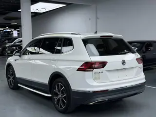 Volkswagen Tiguan L 2019 380TSI Version de luxe intelligente automatique à quatre roues motrices Pays V intérieur photo 9 Volkswagen Tiguan L 2019 380TSI Version de luxe intelligente automatique à quatre roues motrices Pays V intérieur photo 9