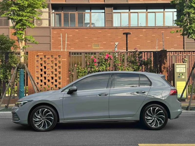 Volkswagen Golf 2021 280TSI DSG 30 Anniversary Edition exterior photo 3 Volkswagen Golf 2021 280TSI DSG 30 Anniversary Edition exterior photo 3
