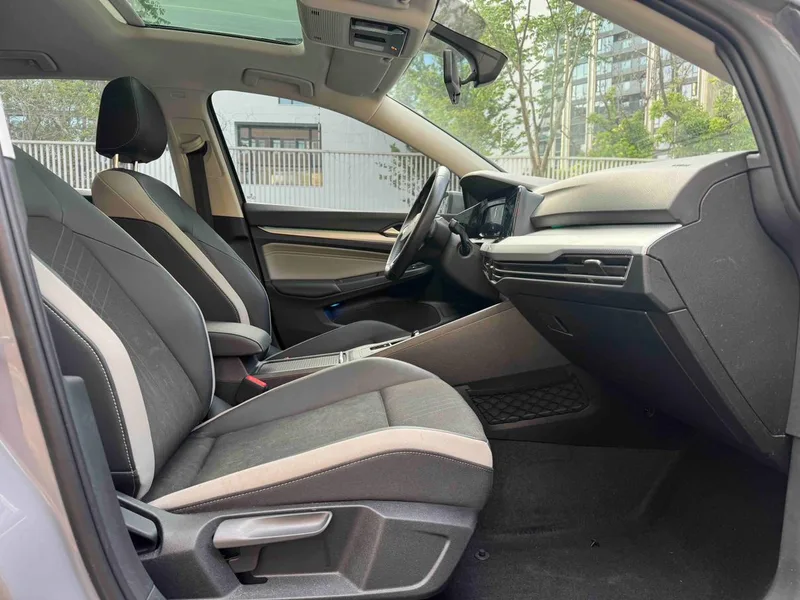 Volkswagen Golf 2021 280TSI DSG 30 Anniversary Edition interior photo 10 Volkswagen Golf 2021 280TSI DSG 30 Anniversary Edition interior photo 10