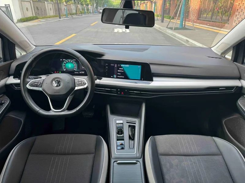 Volkswagen Golf 2021 280TSI DSG 30 Anniversary Edition interior photo 13 Volkswagen Golf 2021 280TSI DSG 30 Anniversary Edition interior photo 13