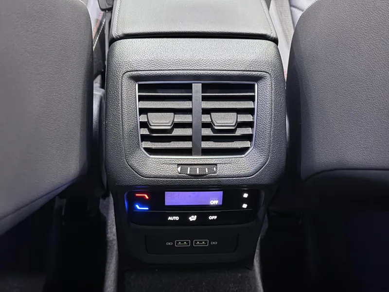 Volkswagen Tayron 2020 330TSI Édition de luxe Shilian intérieur photo 16 Volkswagen Tayron 2020 330TSI Édition de luxe Shilian intérieur photo 16