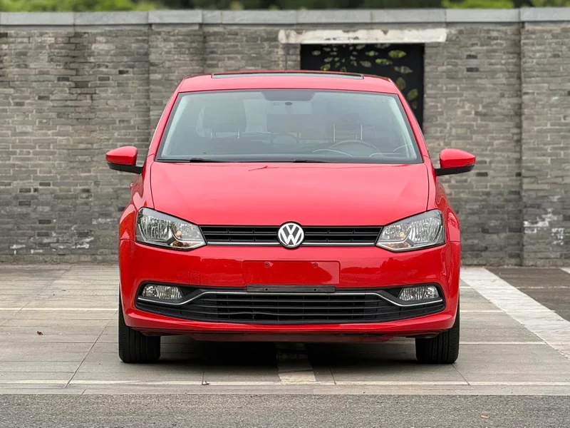 Volkswagen Polo 2016 1.6L Type confort automatique extérieur photo 2 Volkswagen Polo 2016 1.6L Type confort automatique extérieur photo 2