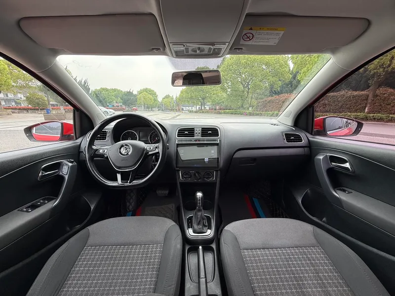 Volkswagen Polo 2016 1.6L Type confort automatique extérieur photo 6 Volkswagen Polo 2016 1.6L Type confort automatique extérieur photo 6