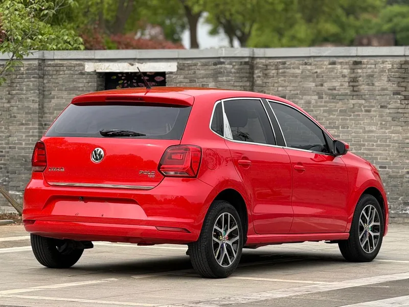 Volkswagen Polo 2016 1.6L Type confort automatique intérieur photo 12 Volkswagen Polo 2016 1.6L Type confort automatique intérieur photo 12