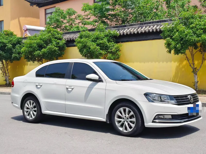 Volkswagen Lavida 2015 1.6L Automatic Comfort Version exterior photo 2 Volkswagen Lavida 2015 1.6L Automatic Comfort Version exterior photo 2
