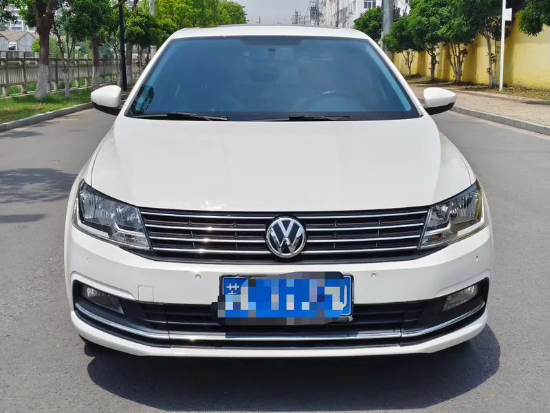 Volkswagen Lavida 2015 1.6L Automatic Comfort Version exterior photo 3 Volkswagen Lavida 2015 1.6L Automatic Comfort Version exterior photo 3