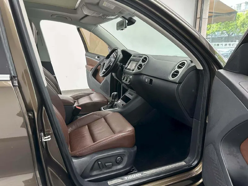Volkswagen Tiguan 2015 1.8TSI Automatic two-drive luxury type exterior photo 4 Volkswagen Tiguan 2015 1.8TSI Automatic two-drive luxury type exterior photo 4