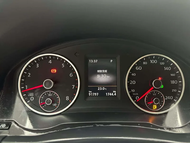 Volkswagen Tiguan 2015 1.8TSI Automatic two-drive luxury type interior photo 6 Volkswagen Tiguan 2015 1.8TSI Automatic two-drive luxury type interior photo 6