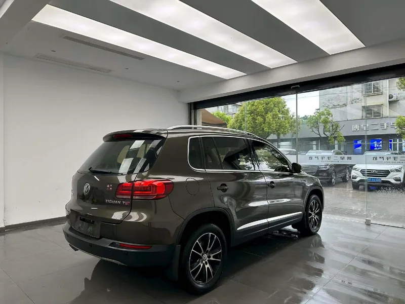 Volkswagen Tiguan 2015 1.8TSI Automatic two-drive luxury type interior photo 9 Volkswagen Tiguan 2015 1.8TSI Automatic two-drive luxury type interior photo 9