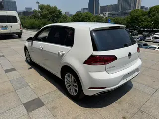 Volkswagen Golf 2018 1.6L Type confort automatique extérieur photo 5 Volkswagen Golf 2018 1.6L Type confort automatique extérieur photo 5
