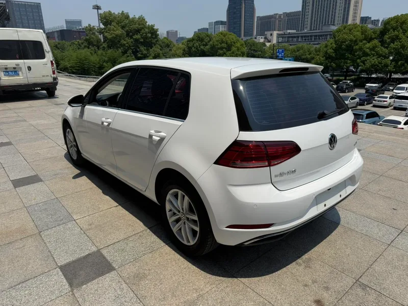 Volkswagen Golf 2018 1.6L Type confort automatique extérieur photo 5 Volkswagen Golf 2018 1.6L Type confort automatique extérieur photo 5
