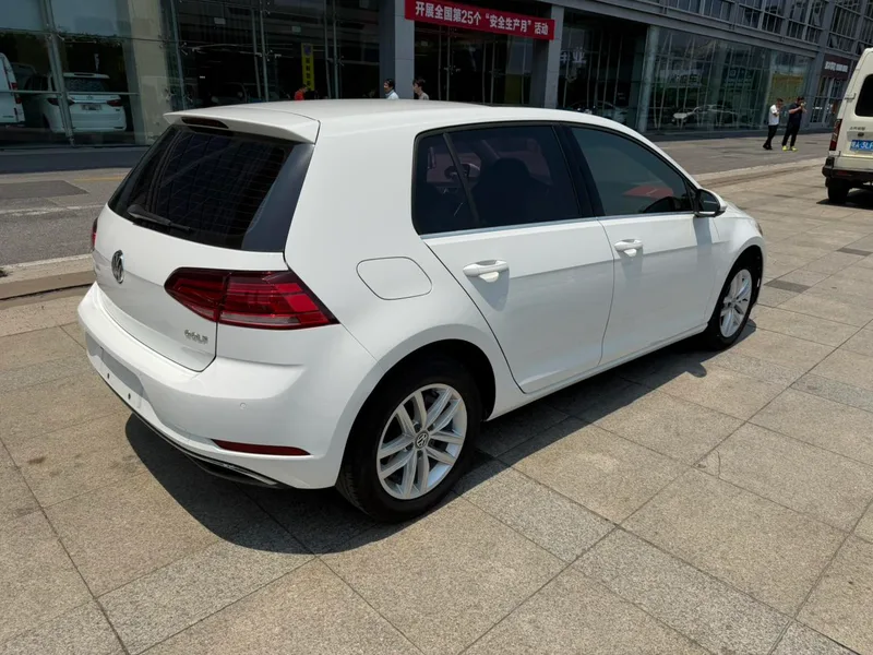 Volkswagen Golf 2018 1.6L Type confort automatique intérieur photo 6 Volkswagen Golf 2018 1.6L Type confort automatique intérieur photo 6
