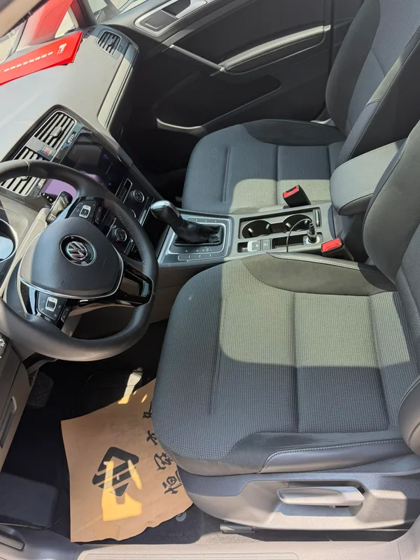 Volkswagen Golf 2018 1.6L Type confort automatique intérieur photo 8 Volkswagen Golf 2018 1.6L Type confort automatique intérieur photo 8