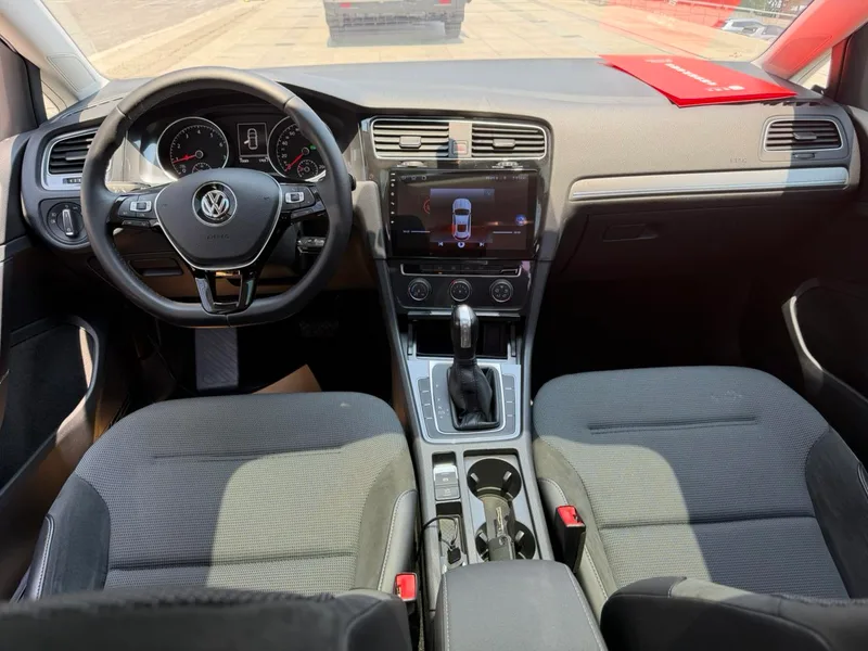 Volkswagen Golf 2018 1.6L Type confort automatique intérieur photo 9 Volkswagen Golf 2018 1.6L Type confort automatique intérieur photo 9