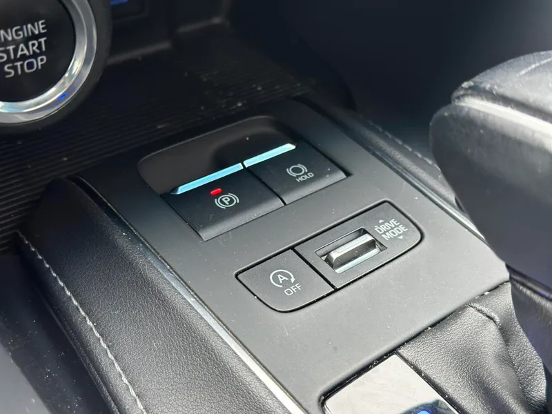 Toyota Venza 2022 2.0L CVT Two-wheel drive luxury edition interior photo 14 Toyota Venza 2022 2.0L CVT Two-wheel drive luxury edition interior photo 14