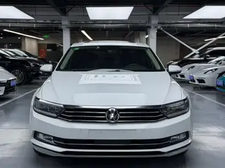 Volkswagen Magotan 2017 330TSI DSG Luxury type exterior photo 2 Volkswagen Magotan 2017 330TSI DSG Luxury type exterior photo 2