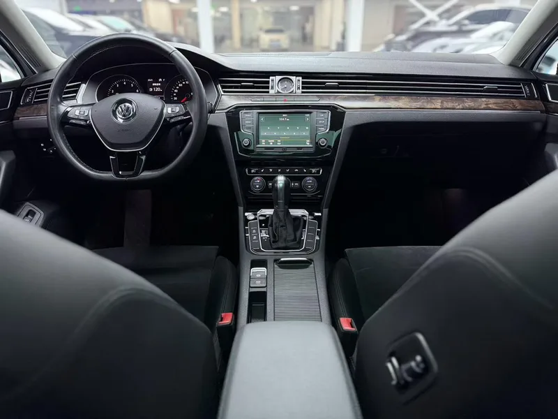Volkswagen Magotan 2017 330TSI DSG Luxury type exterior photo 5 Volkswagen Magotan 2017 330TSI DSG Luxury type exterior photo 5
