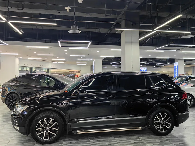 Volkswagen Tiguan L 2018 280TSI Automatic two-wheel drive comfort version exterior photo 7 Volkswagen Tiguan L 2018 280TSI Automatic two-wheel drive comfort version exterior photo 7