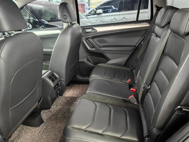 Volkswagen Tiguan L 2018 280TSI Automatic two-wheel drive comfort version interior photo 9 Volkswagen Tiguan L 2018 280TSI Automatic two-wheel drive comfort version interior photo 9