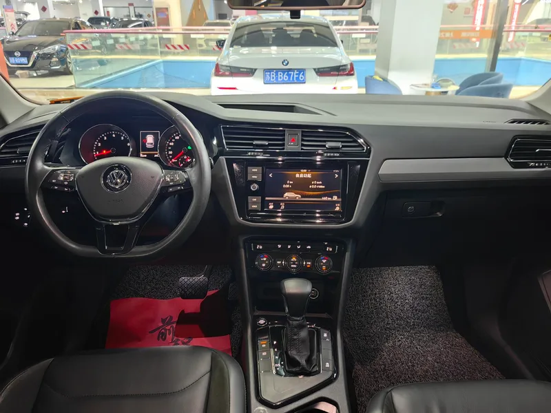 Volkswagen Tiguan L 2018 280TSI Automatic two-wheel drive comfort version interior photo 10 Volkswagen Tiguan L 2018 280TSI Automatic two-wheel drive comfort version interior photo 10