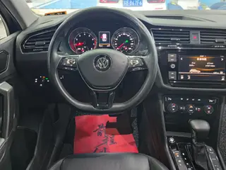 Volkswagen Tiguan L 2018 280TSI Automatic two-wheel drive comfort version interior photo 11 Volkswagen Tiguan L 2018 280TSI Automatic two-wheel drive comfort version interior photo 11