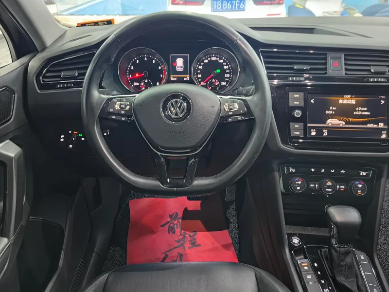 Volkswagen Tiguan L 2018 280TSI Automatic two-wheel drive comfort version interior photo 11 Volkswagen Tiguan L 2018 280TSI Automatic two-wheel drive comfort version interior photo 11