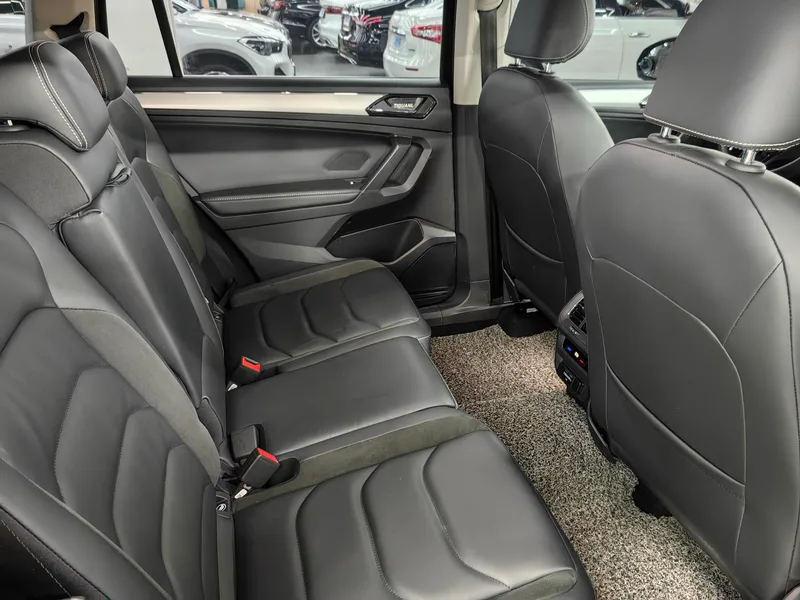 Volkswagen Tiguan L 2018 280TSI Automatic two-wheel drive comfort version interior photo 12 Volkswagen Tiguan L 2018 280TSI Automatic two-wheel drive comfort version interior photo 12